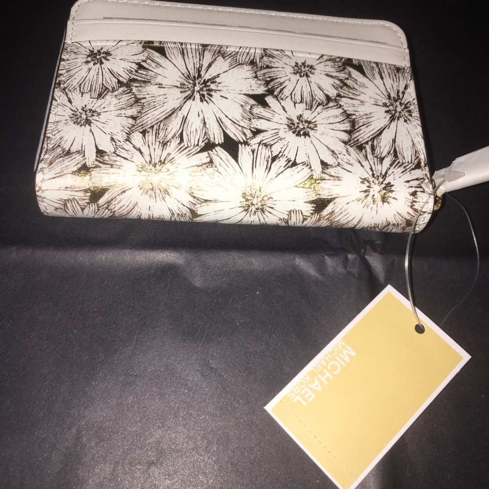 ♦️SALE♦️MICHAEL Michael Kors Zip Around Case - Picture 3 of 4